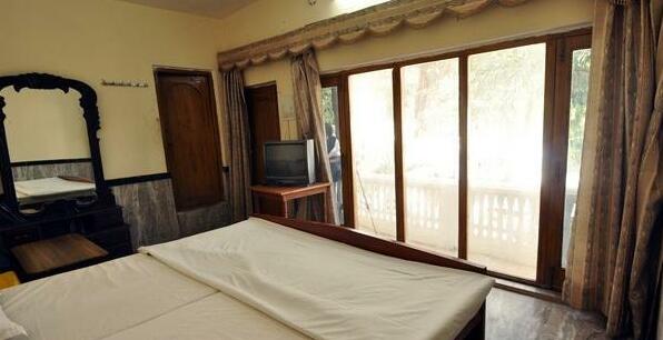 Peacock Holiday Resort - Photo4