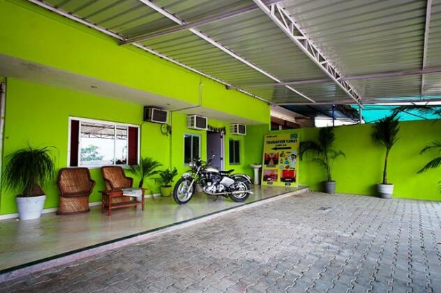 R R Hotel Restaurant & Lounge - Photo4