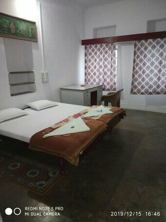 Rajguru guest house