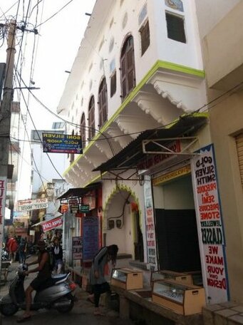 Savitri Palace - Photo2