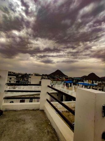 Varah Square Guest House - Photo4