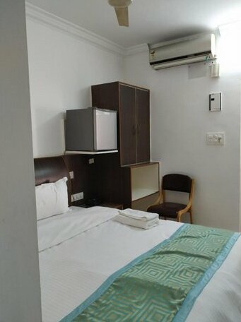 Aum Hotel Puttaparthi - Photo3