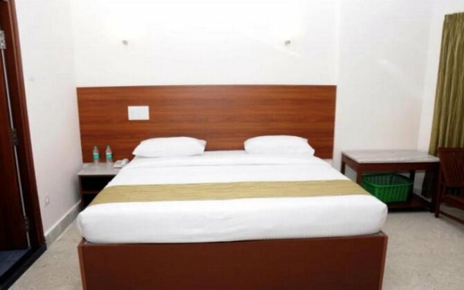 Sreeparthi Hotel - Photo4
