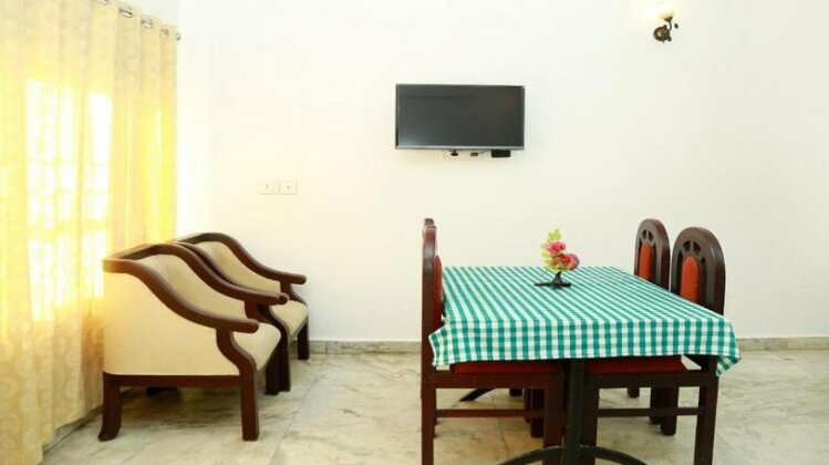 Gayathri Hotels Quilandi - Photo3