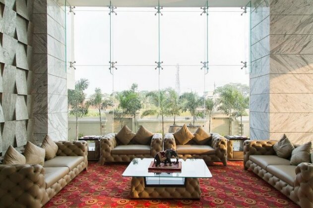 Hotel Trinity Grand - Photo2