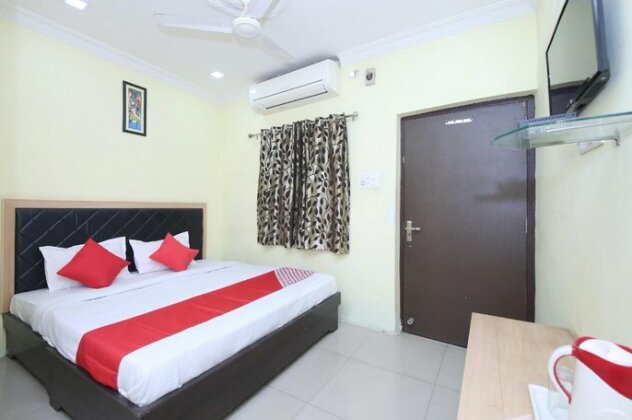 OYO 26160 Hotel Multi Star - Photo2