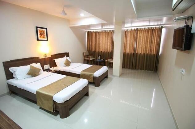 Hotel Paramount Inn - Photo4