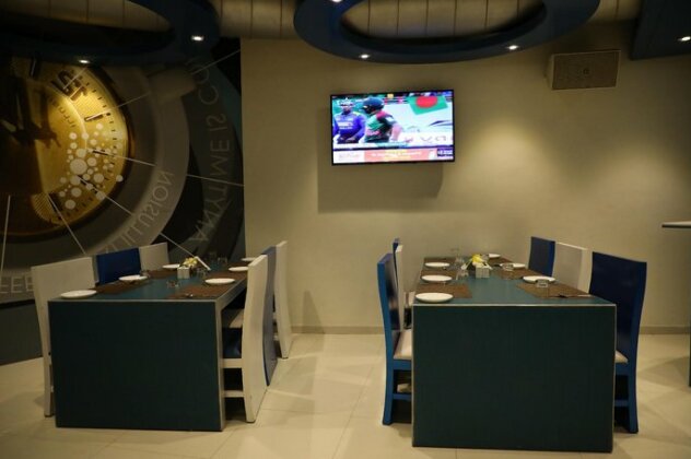 Neel's City Resort - Photo3