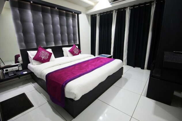 OYO 1319 Hotel Paramount Inn - Photo2