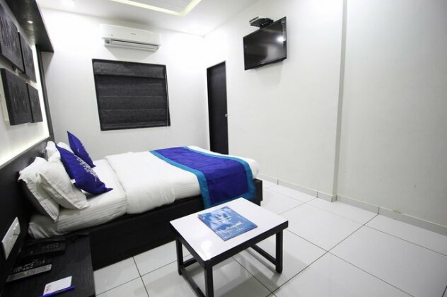 OYO 1319 Hotel Paramount Inn - Photo5