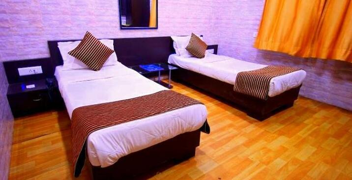 OYO 1345 Hotel S K - Photo4