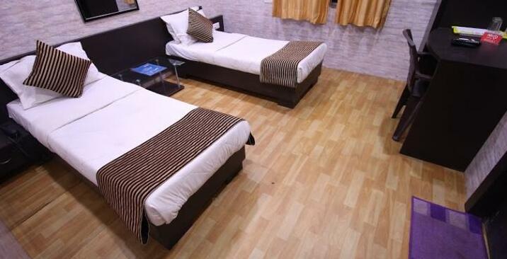 OYO 1345 Hotel S K - Photo5