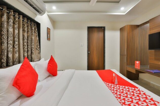 OYO 16086 Hotel Moris Banquets - Photo2