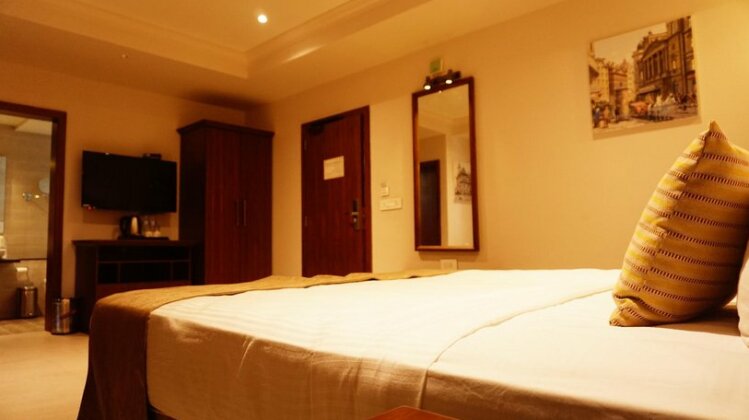 The Emerald Club - Photo3