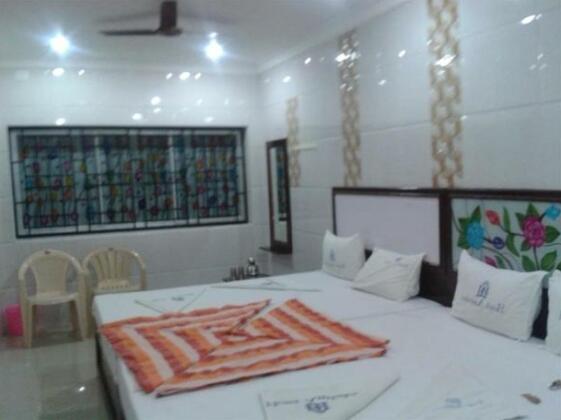 Ambika Lodge - Photo3