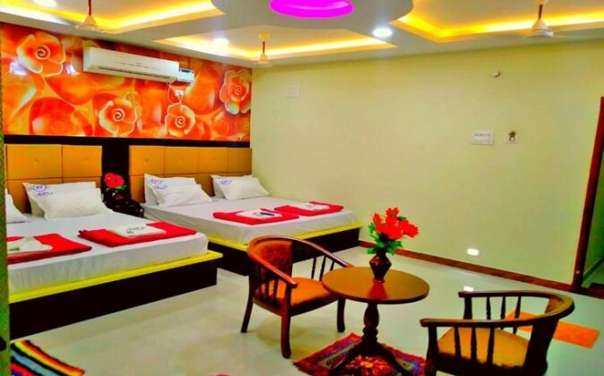 Hotel Vel Residency - Photo2