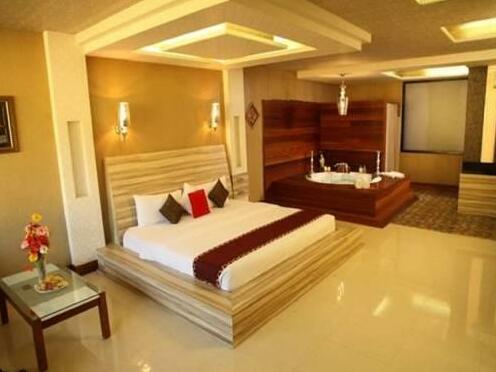 Damy Royal Jim Corbett - Photo2