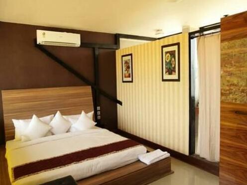 Damy Royal Jim Corbett - Photo3