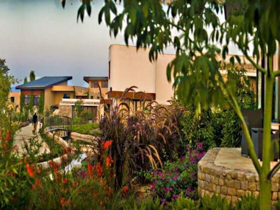 Golden Tusk Resort - Photo2