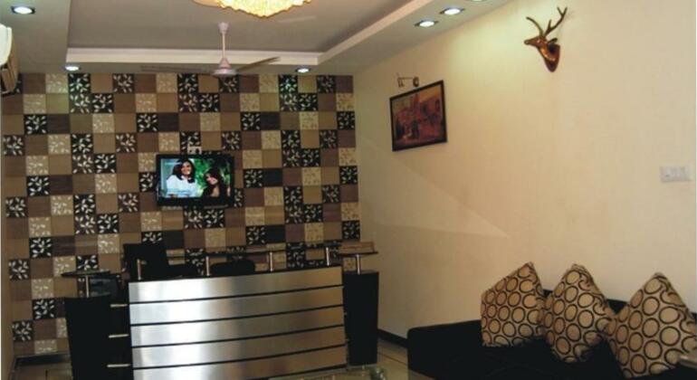 Hotel Corbett Plaza - Photo2