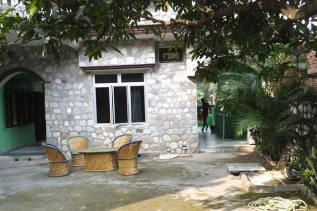  Photo 1