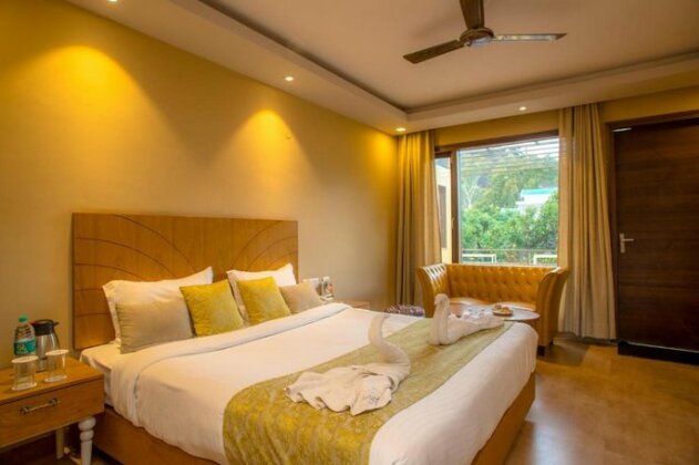 Vasavana Corbett - Photo4