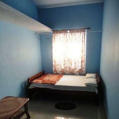 Hollyhock Home Stay - Photo2