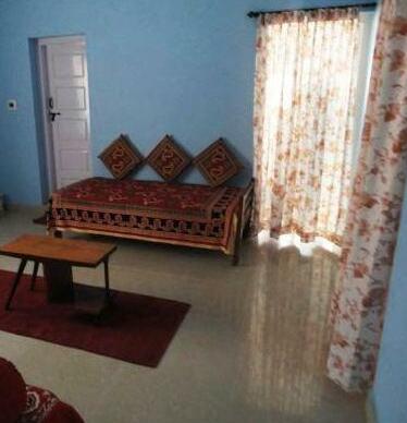 Hollyhock Home Stay - Photo4