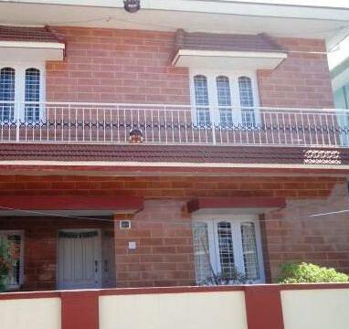Hollyhock Home Stay - Photo5