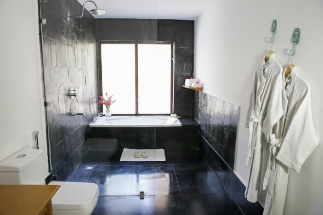 Lebua Corbett - Photo5