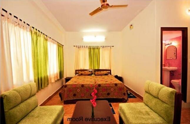 Ranikhet Grand Hotel - Photo4