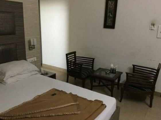 Hotel Ganga Residency - Photo4