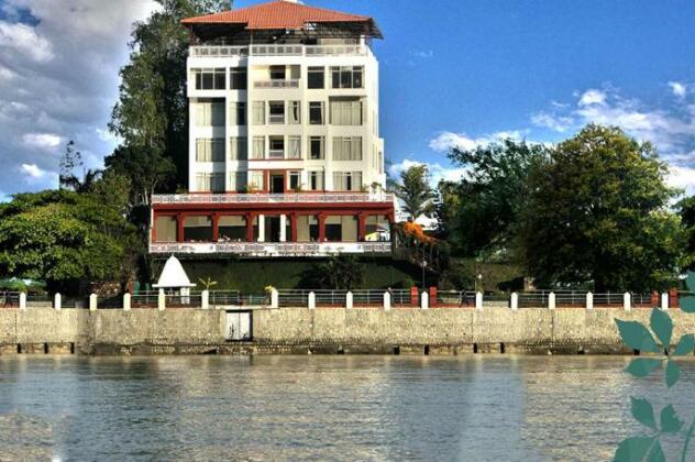 Ganga Kinare - A Riverside Boutique Hotel