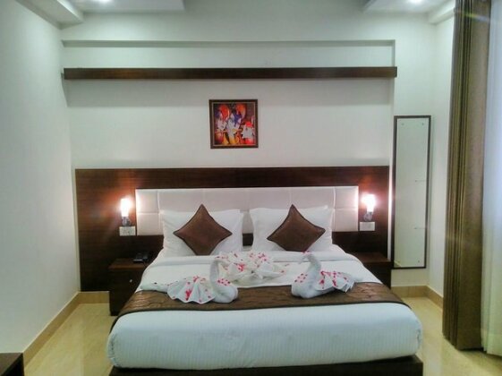 Hotel Holiday Hill Rishikesh
