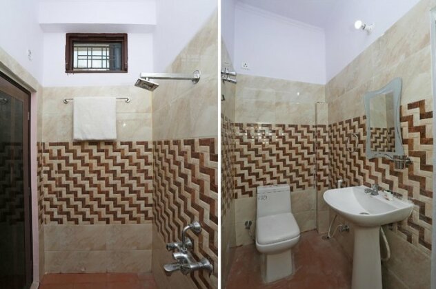 OYO 39828 Hotel Aradhya Gange Residency - Photo4