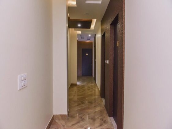 OYO 24972 Hotel Crown Inn - Photo4