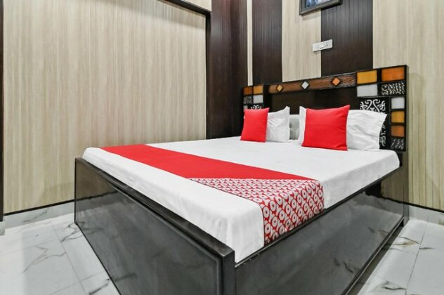 OYO 63111 Hotel Sawria - Photo2