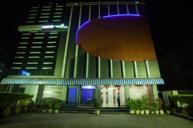 Hotel Radhika Regency - Photo2