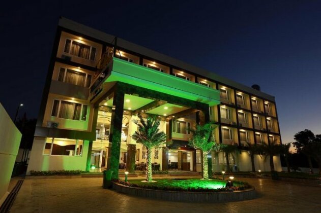 Green Embassy Hotel - Photo2