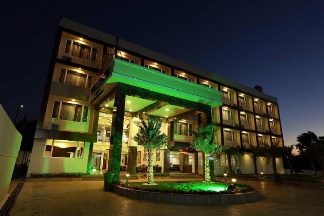 Green Embassy Hotel - Photo2