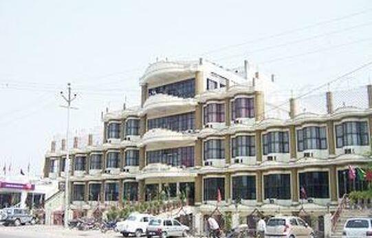 Hotel Clark International Saharanpur - Photo5
