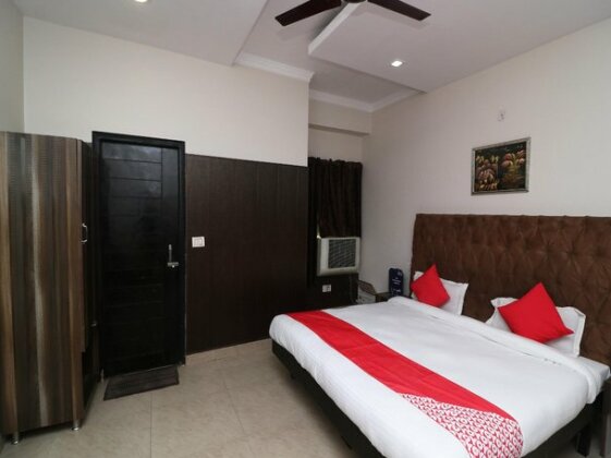 OYO 28423 The Uttam Hotel - Photo2