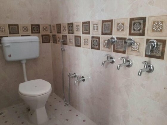 Karmaa Plaza Inn - Photo4