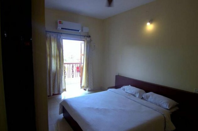 Tranquil & Well Equipped 2 BHK AC Home with a View - Photo4