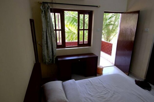 Tranquil & Well Equipped 2 BHK AC Home with a View - Photo5