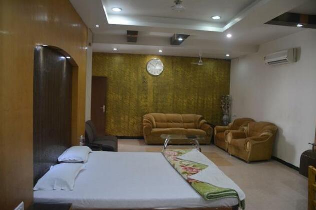 Hotel Naveen Residency - Photo2