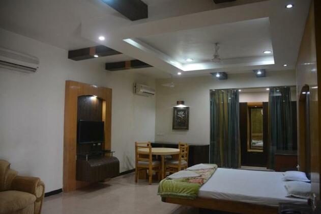 Hotel Naveen Residency - Photo5
