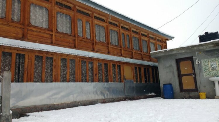  Photo 1