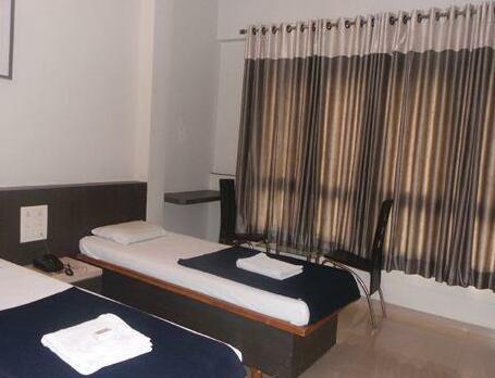 Hotel Royal Residency Executive - Photo5