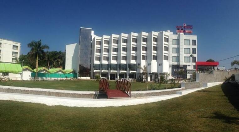 Hotel Lake View Saputara - Photo2